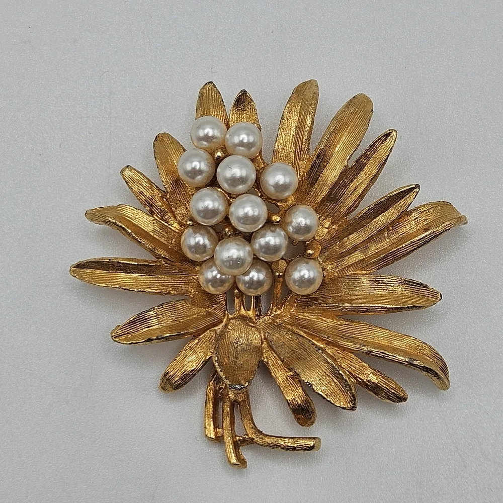 VINTAGE Matte Gold Tone Faux Pearl Sunburst Flower Brooch Pin MCM